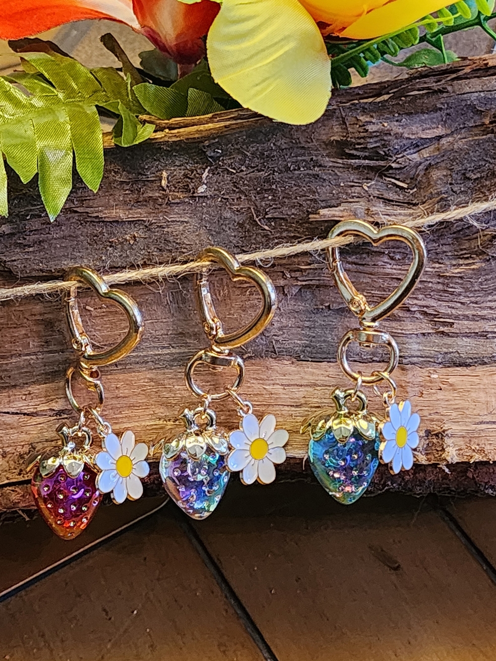Strawberry & Daisy Keychain Alloy Heart Clasp Pendant 3-Charm Bundle